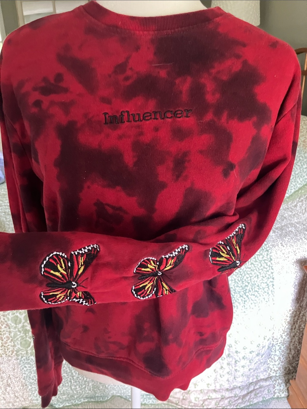 Blind Rooster Influencer sweatshirt with embroidered sleeve butterflies M